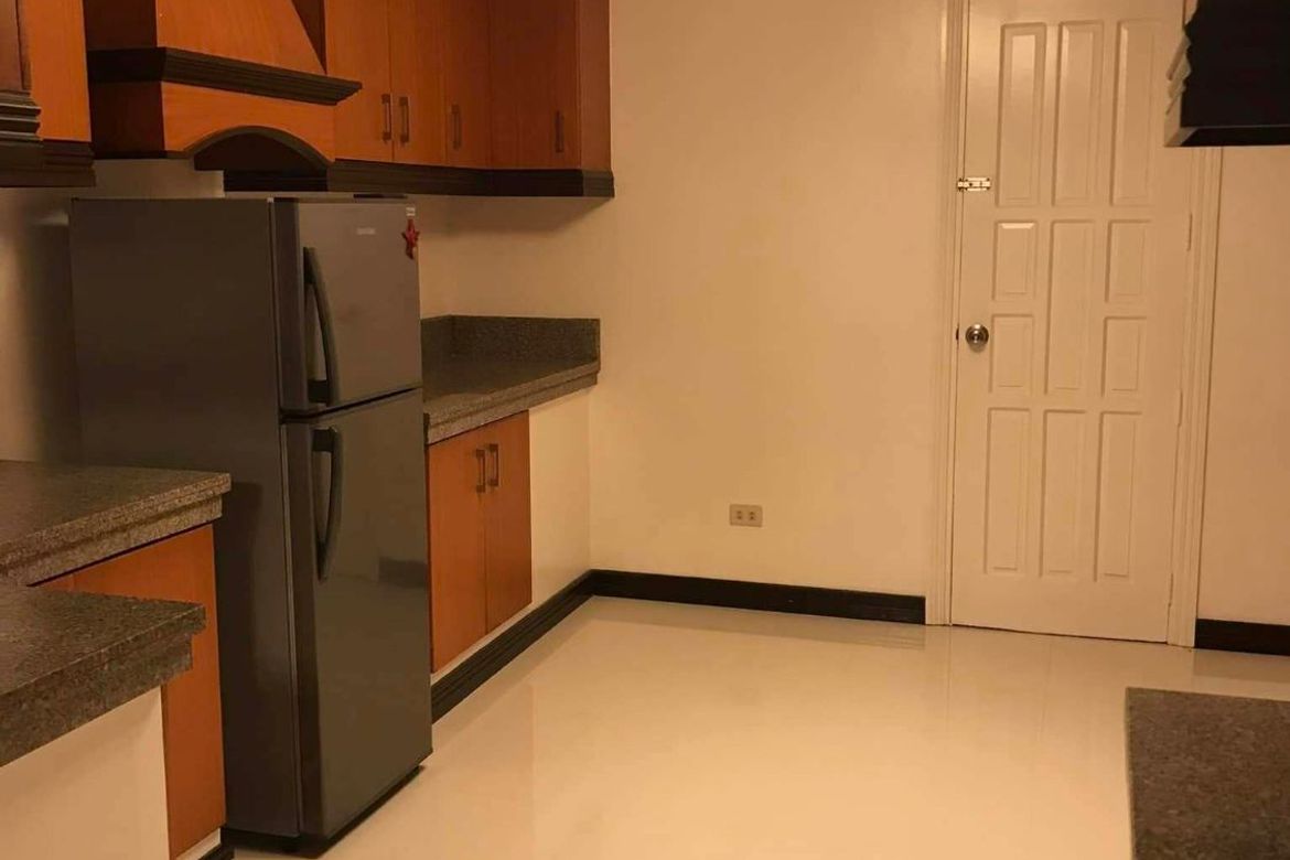 5 Bedroom House for Rent in BF Homes, Parañaque, Metro Manila photo 2