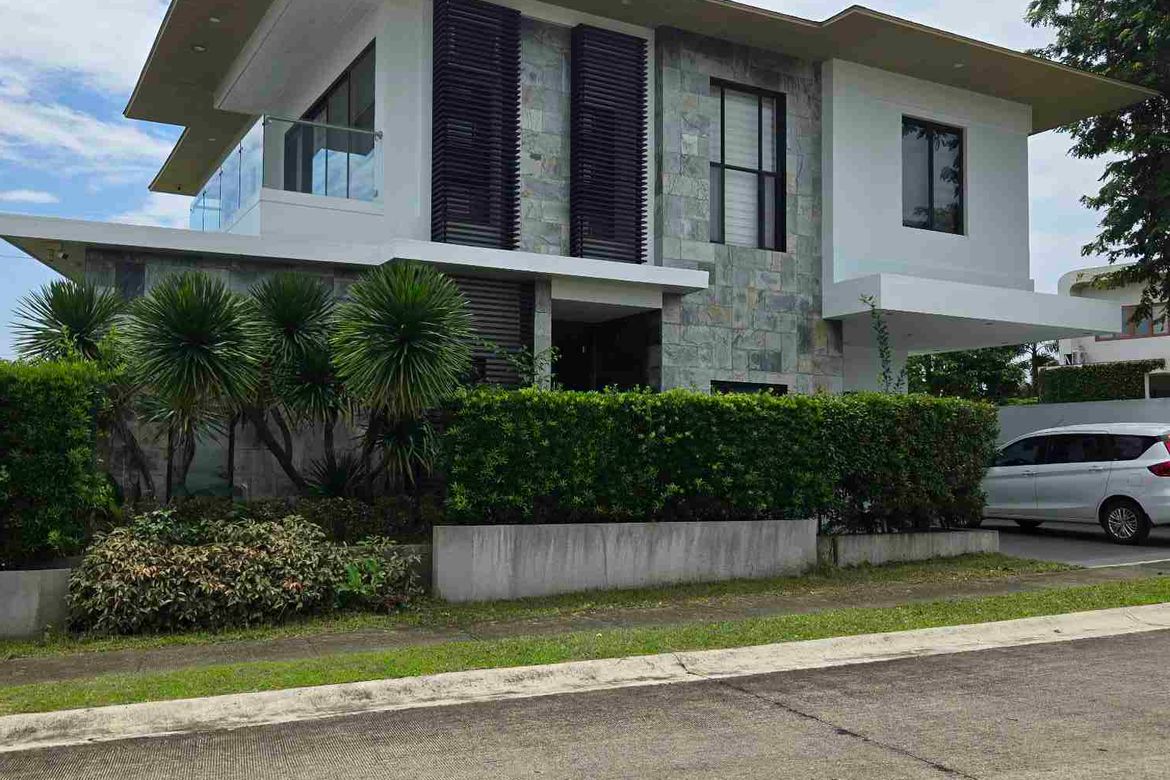 5 Bedroom House for Rent in Canlubang, Calamba, Laguna