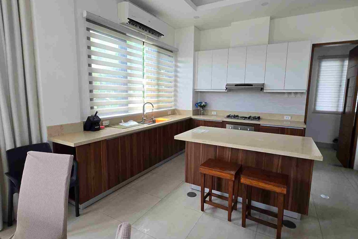 5 Bedroom House for Rent in Canlubang, Calamba, Laguna photo 7