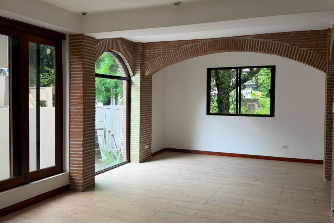 5 Bedroom House for Rent in Cupang, Muntinlupa, Metro Manila