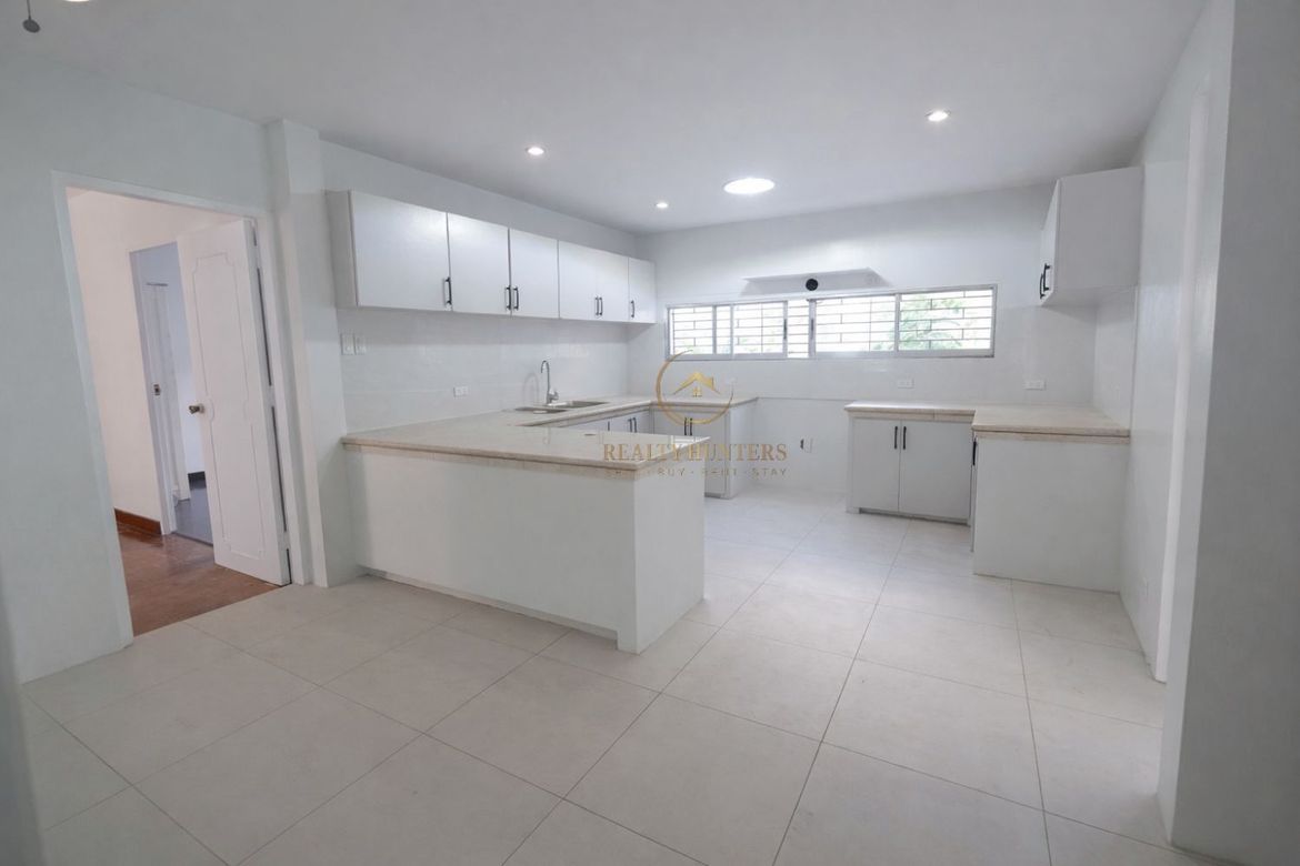 5 Bedroom House for Rent in Dasmariñas North, Makati, Metro Manila near MRT-3 Ayala photo 4