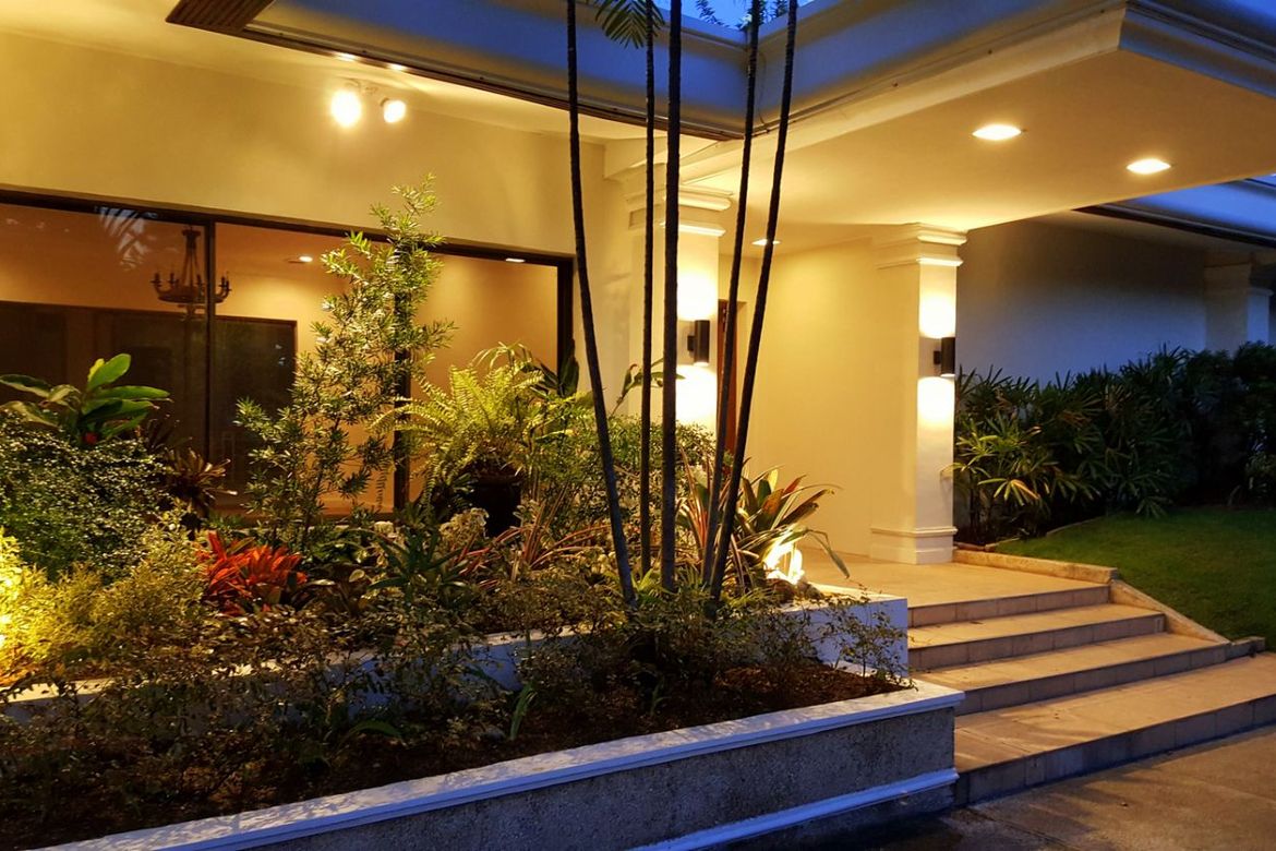 5 Bedroom House for Rent in Dasmariñas North, Makati, Metro Manila near MRT-3 Magallanes