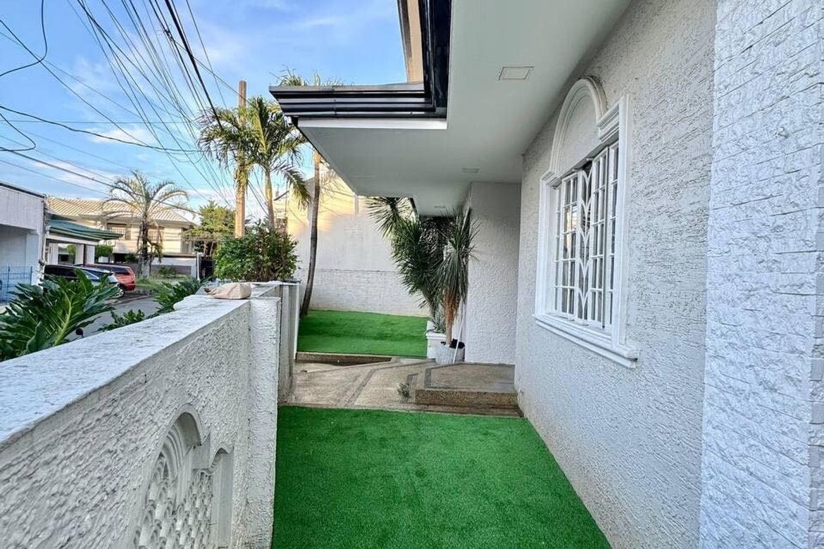 5 Bedroom House for Rent in Don Bosco, Parañaque, Metro Manila
