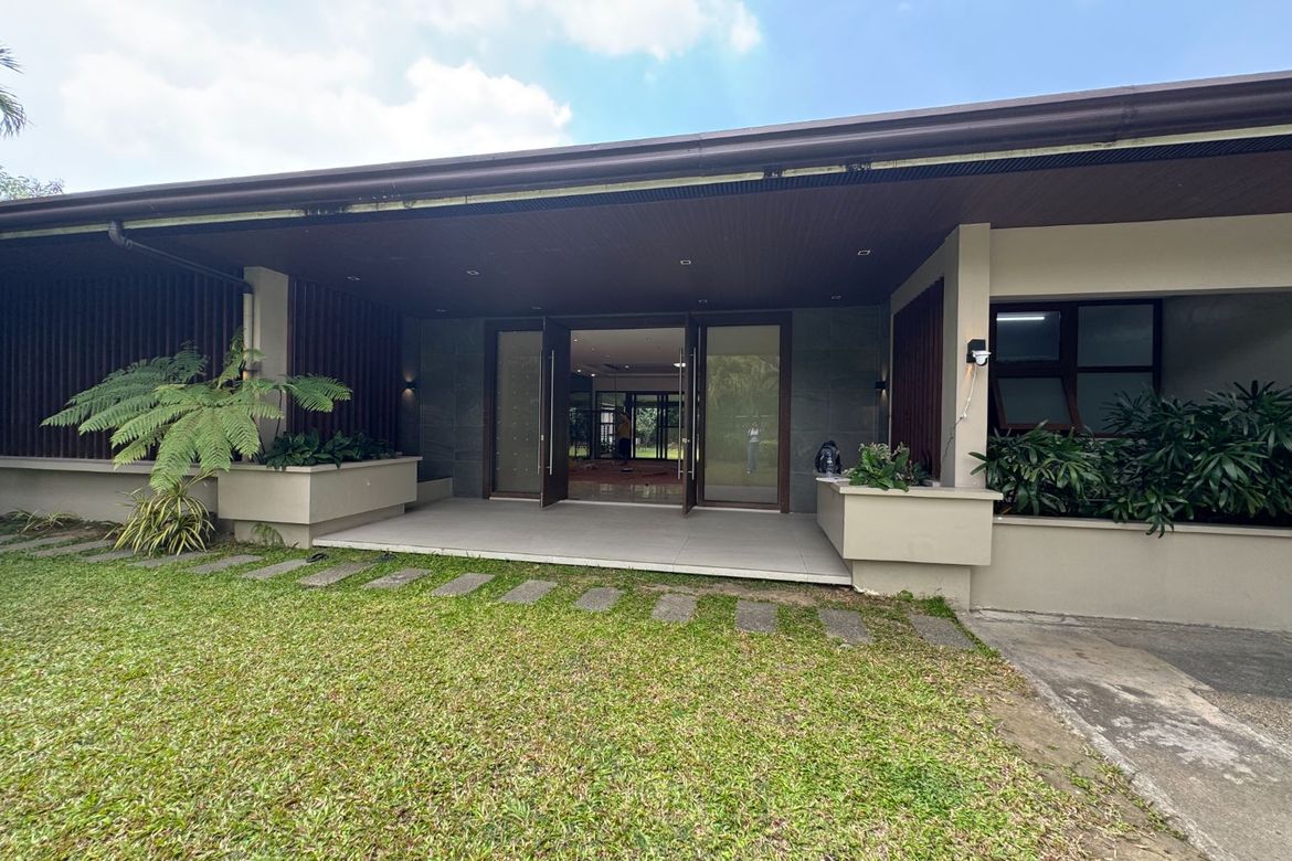 5 Bedroom House for Rent in Forbes Park North, Makati, Metro Manila near MRT-3 Buendia photo 2