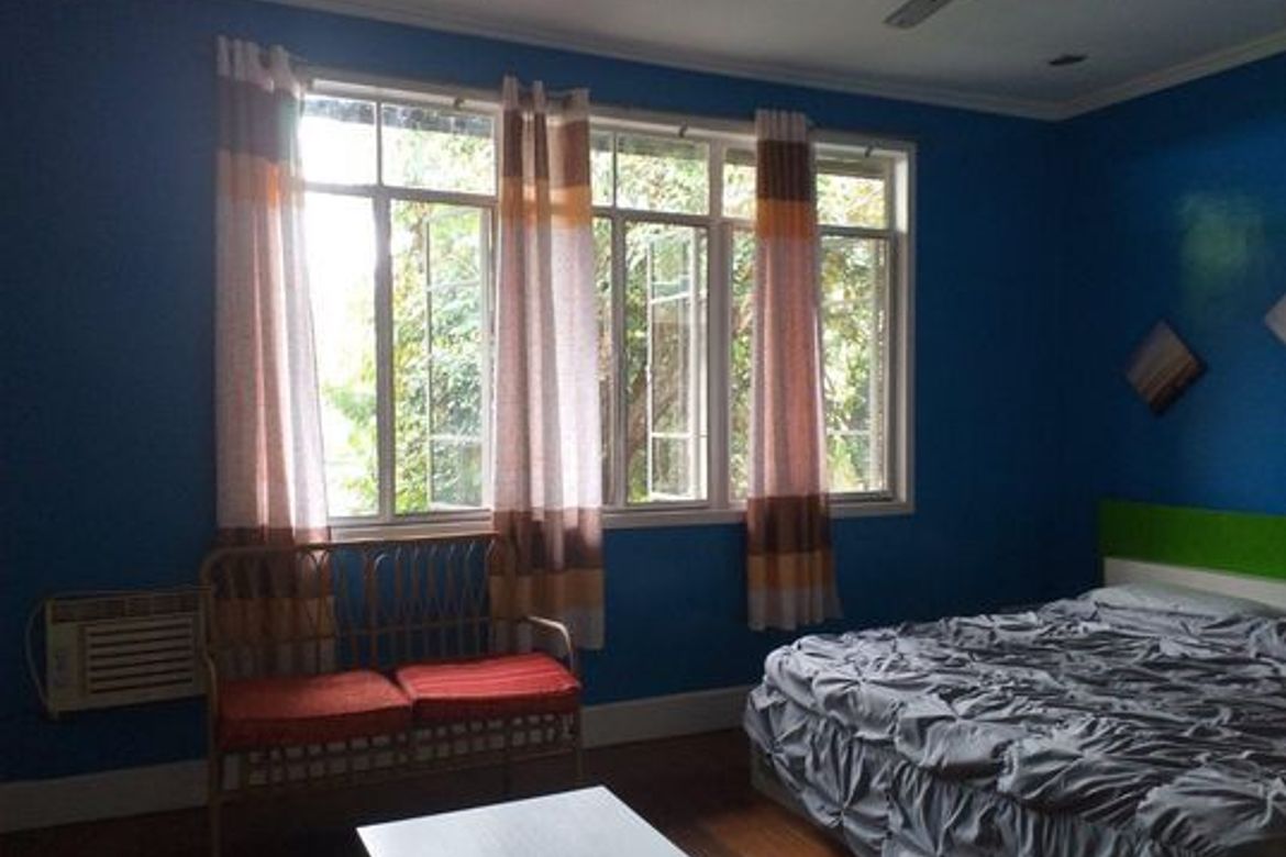 5 Bedroom House for Rent in Horseshoe, Quezon City, Metro Manila near LRT-2 Betty Go-Belmonte photo 2