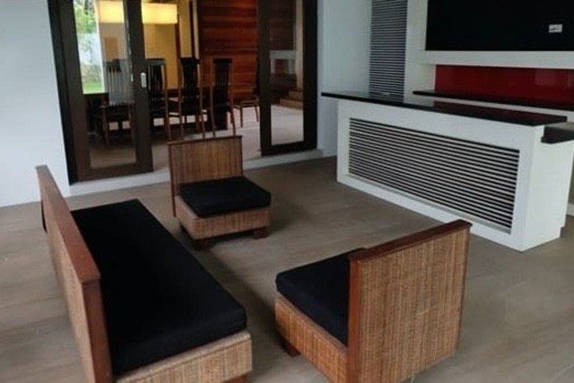 5 Bedroom House for Rent in LOYOLA GRAND VILLAS, Ramon Magsaysay, Quezon City, Metro Manila near LRT-1 Roosevelt photo 4