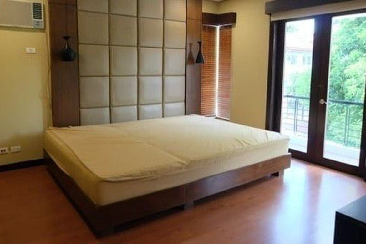 5 Bedroom House for Rent in LOYOLA GRAND VILLAS, Ramon Magsaysay, Quezon City, Metro Manila near LRT-1 Roosevelt photo 6