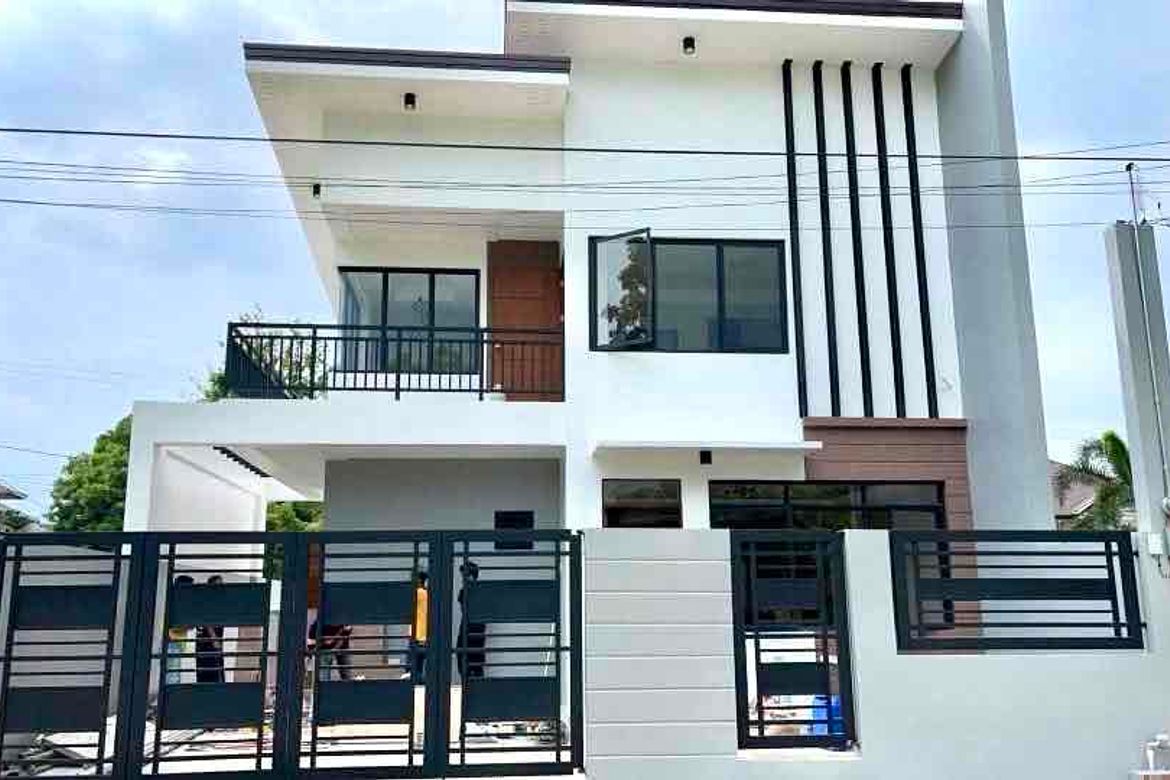 5 Bedroom House for Rent in Santa Rosa, Laguna