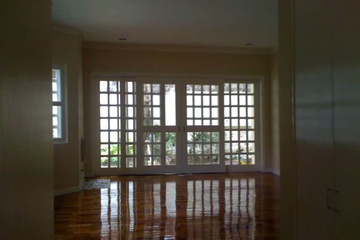 5 Bedroom House for Rent in Urdaneta Village, Bangkal, Makati, Metro Manila near MRT-3 Magallanes