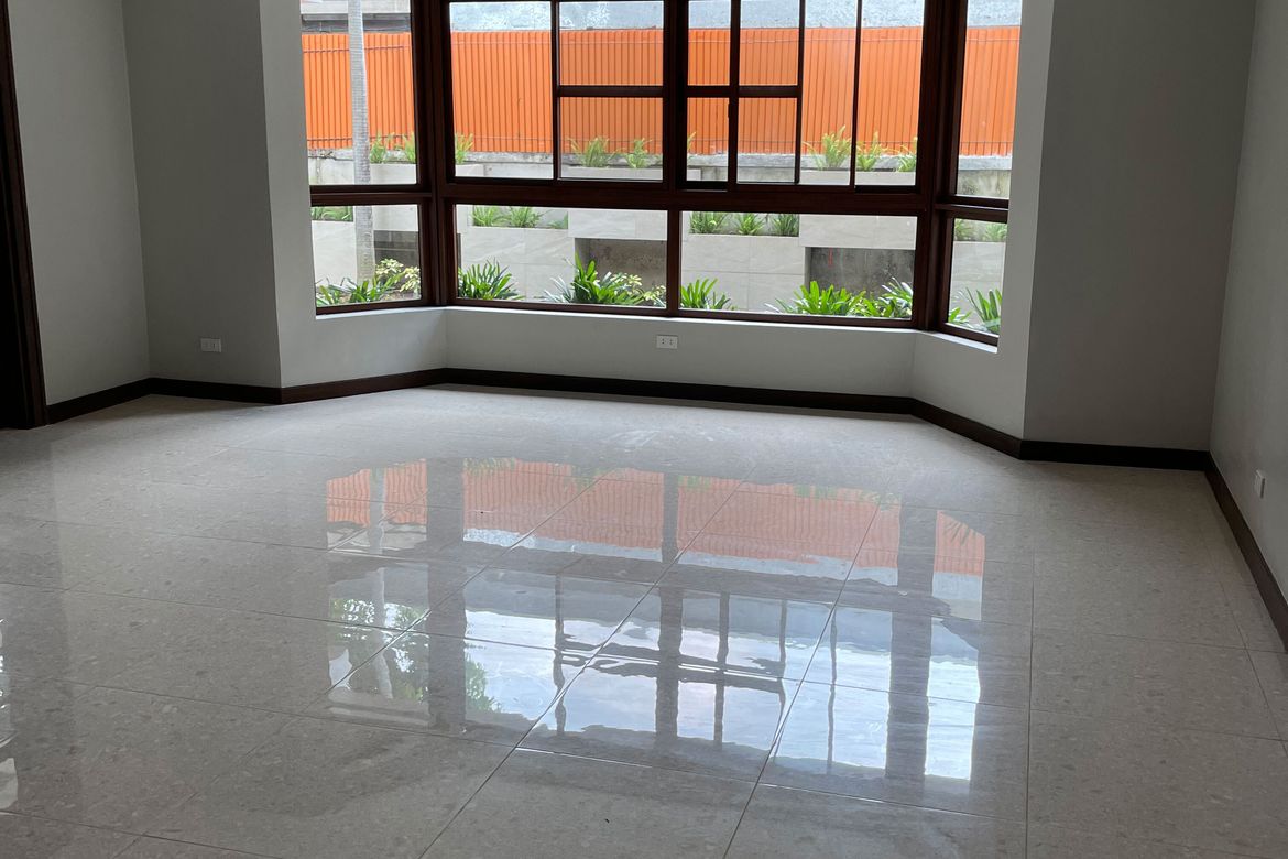 5 Bedroom House for Rent in Urdaneta Village, Bangkal, Makati, Metro Manila near MRT-3 Magallanes