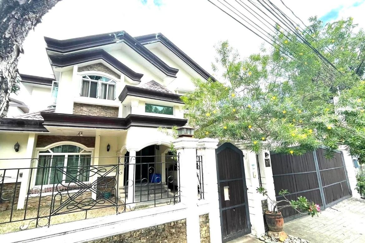 5 Bedroom House for Sale in Alabang, Muntinlupa, Metro Manila