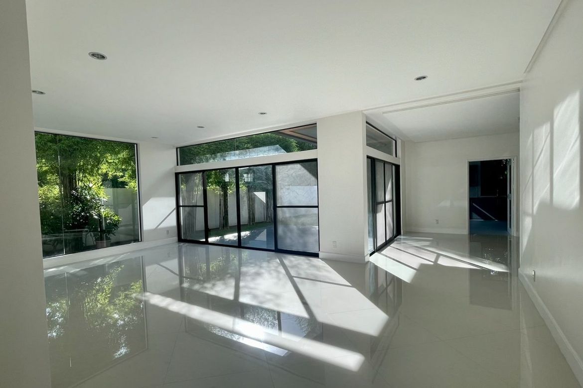 5 Bedroom House for Sale in Almanza Dos, Las Piñas, Metro Manila – photo 2