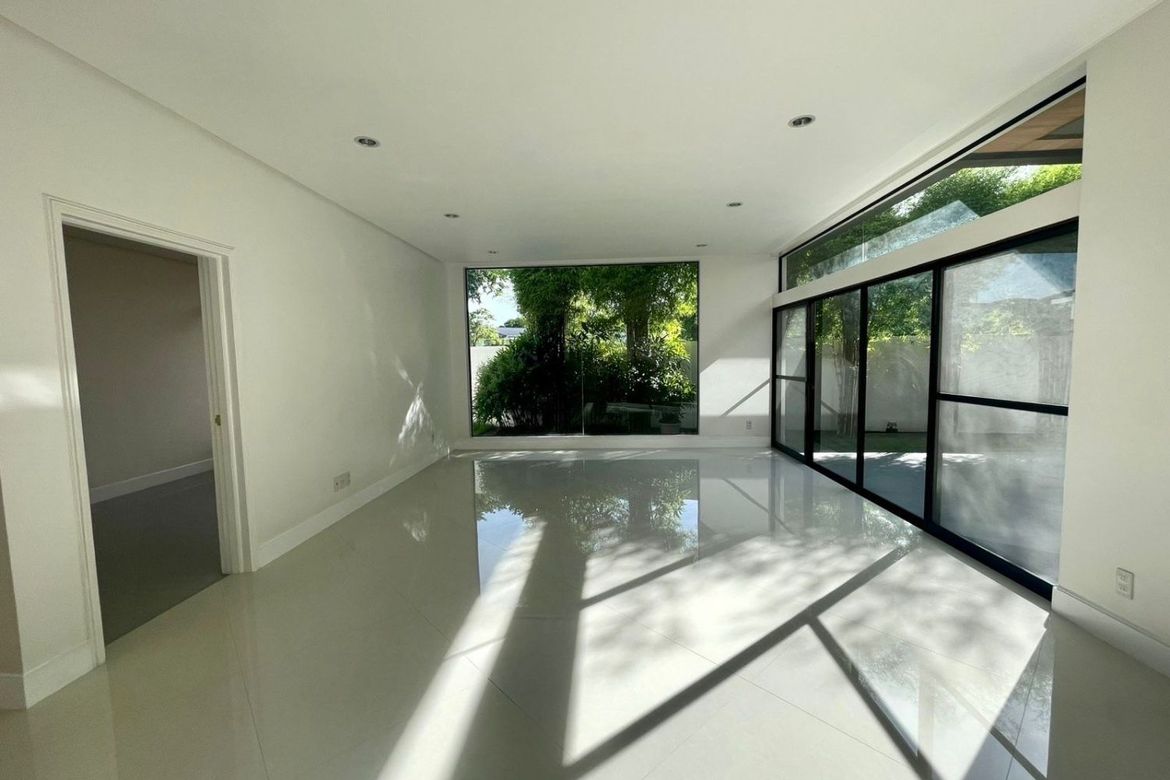 5 Bedroom House for Sale in Almanza Dos, Las Piñas, Metro Manila