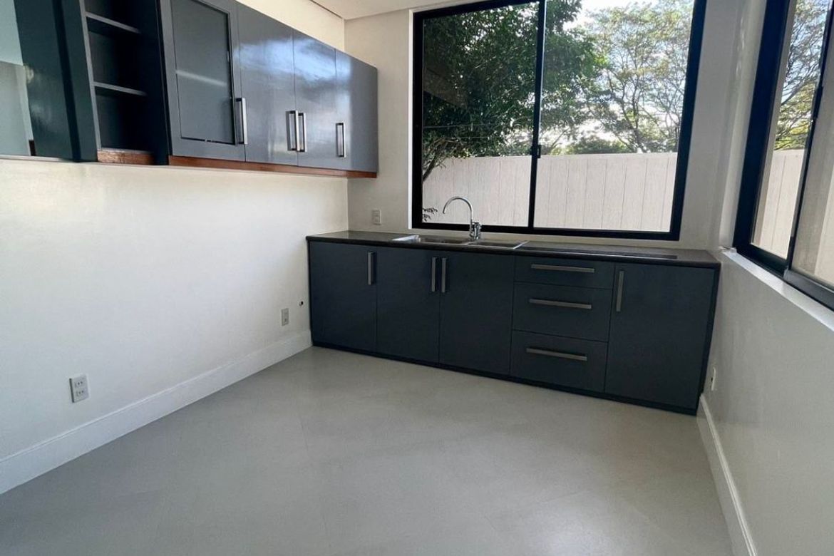 5 Bedroom House for Sale in Almanza Dos, Las Piñas, Metro Manila – photo 3