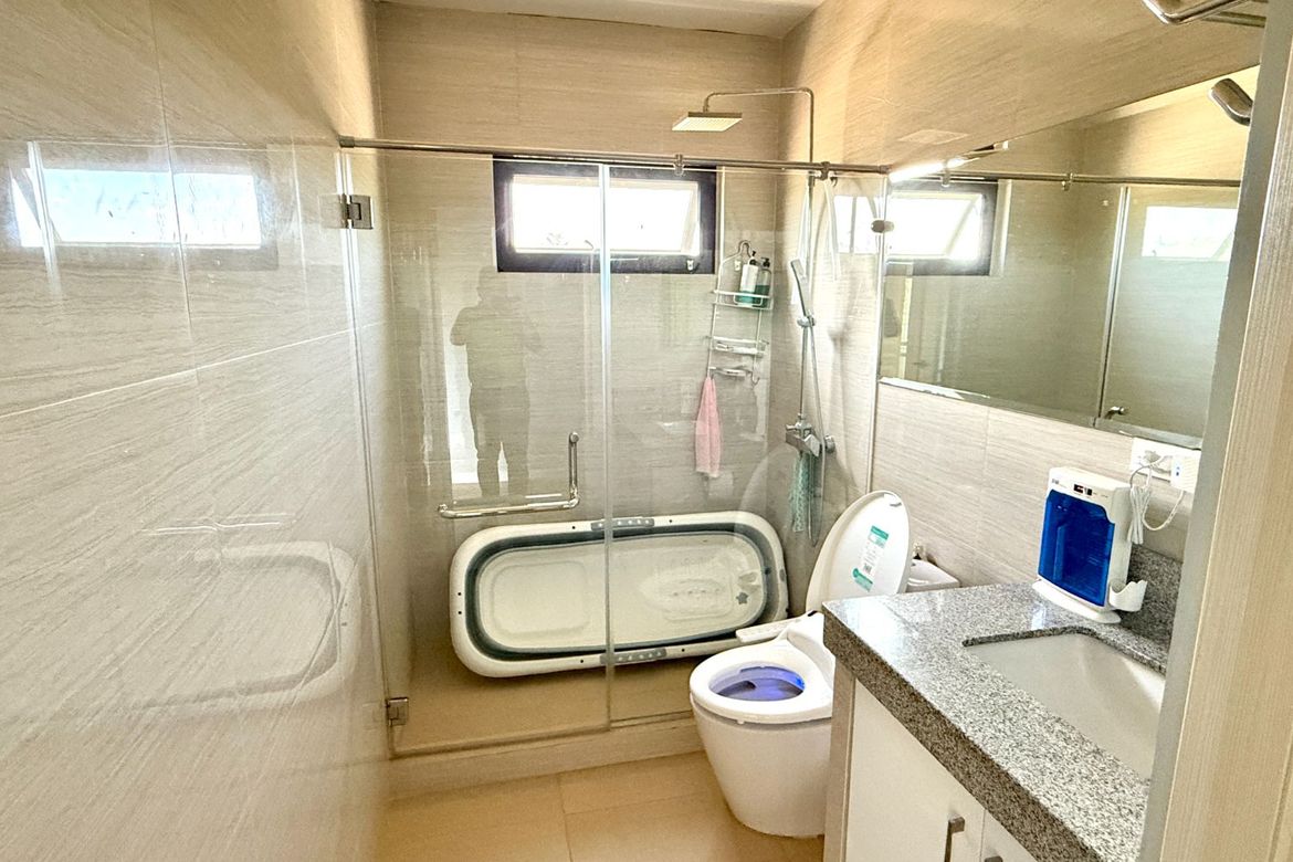 5 Bedroom House for Sale in Almanza Dos, Las Piñas, Metro Manila – photo 8