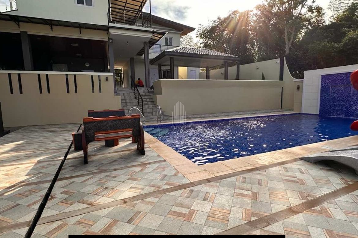 5 Bedroom House for Sale in Amadeo, Cavite