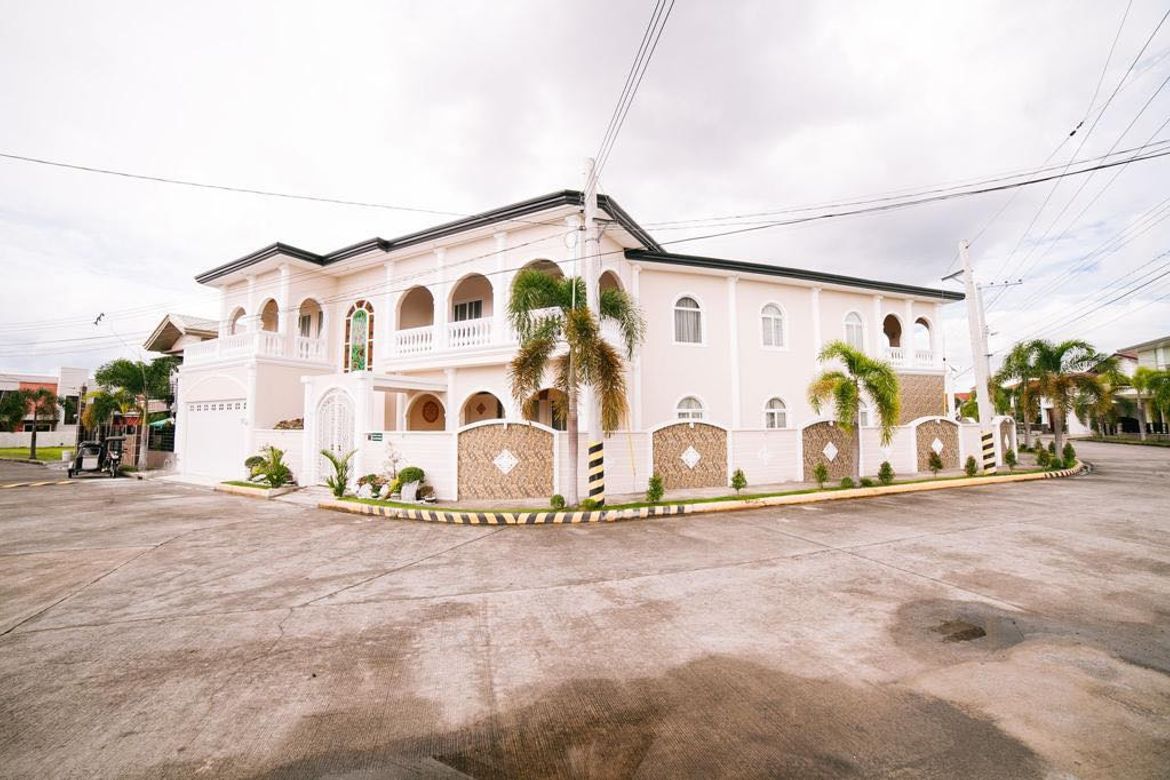 5 Bedroom House for Sale in Amsic, Angeles, Pampanga