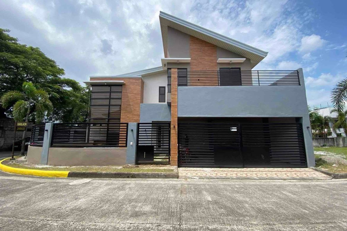 5 Bedroom House for Sale in Amsic, Angeles, Pampanga