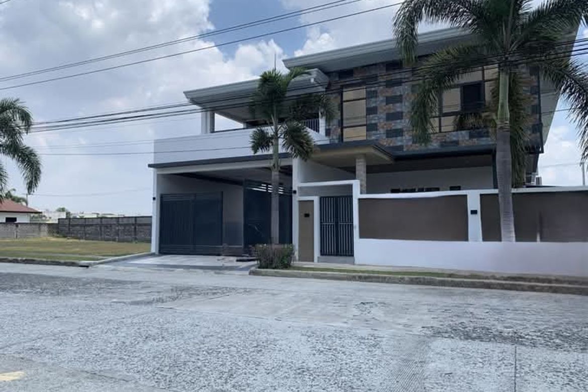 5 Bedroom House for Sale in Amsic, Angeles, Pampanga