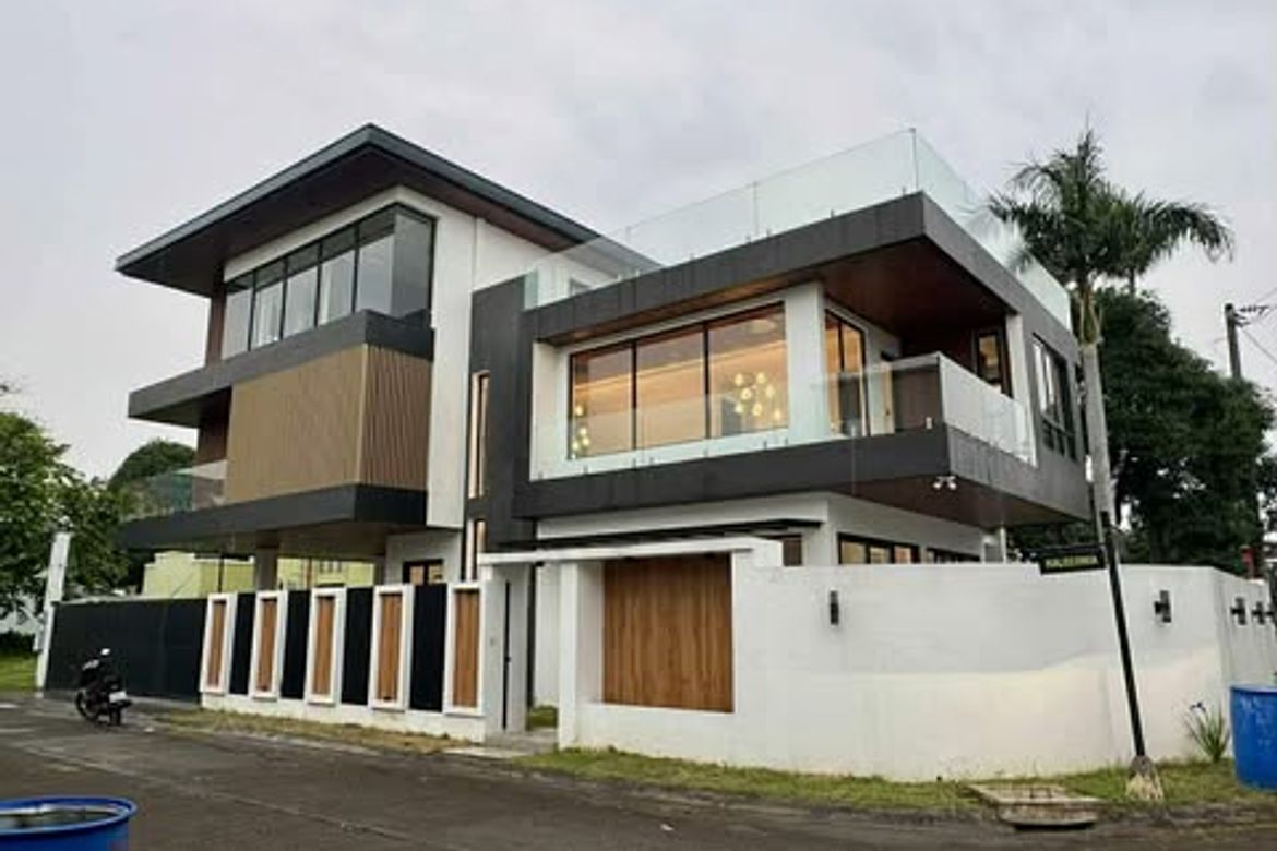 5 Bedroom House for Sale in Anabu I-D, Imus, Cavite