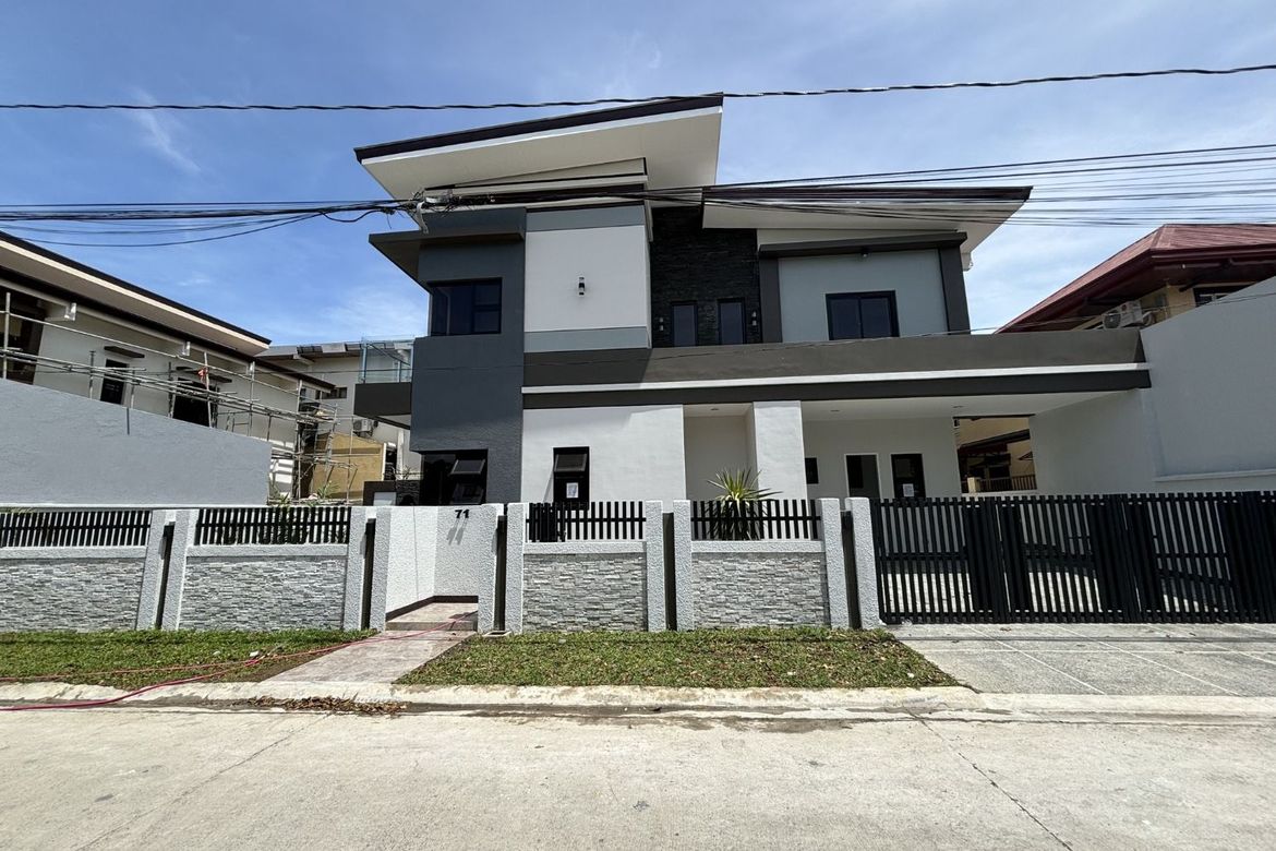 5 Bedroom House for Sale in Anabu I-D, Imus, Cavite