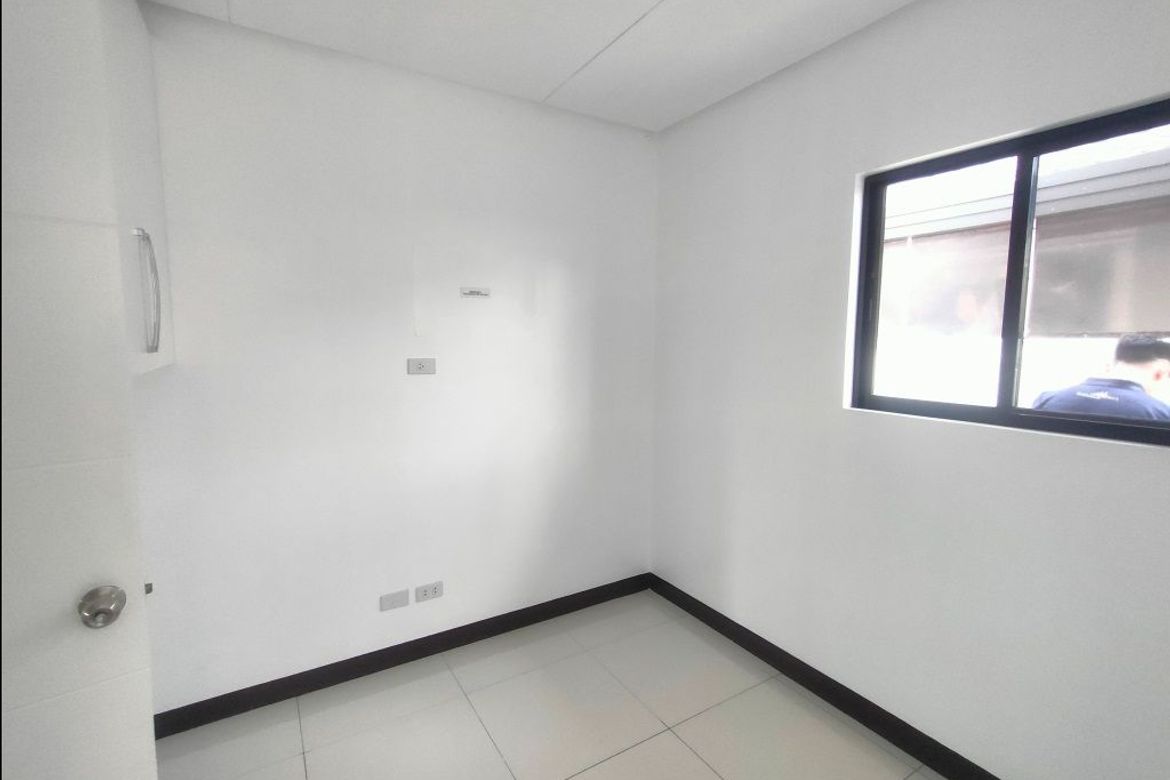 5 Bedroom House for Sale in Anabu II-B, Imus, Cavite – photo 8