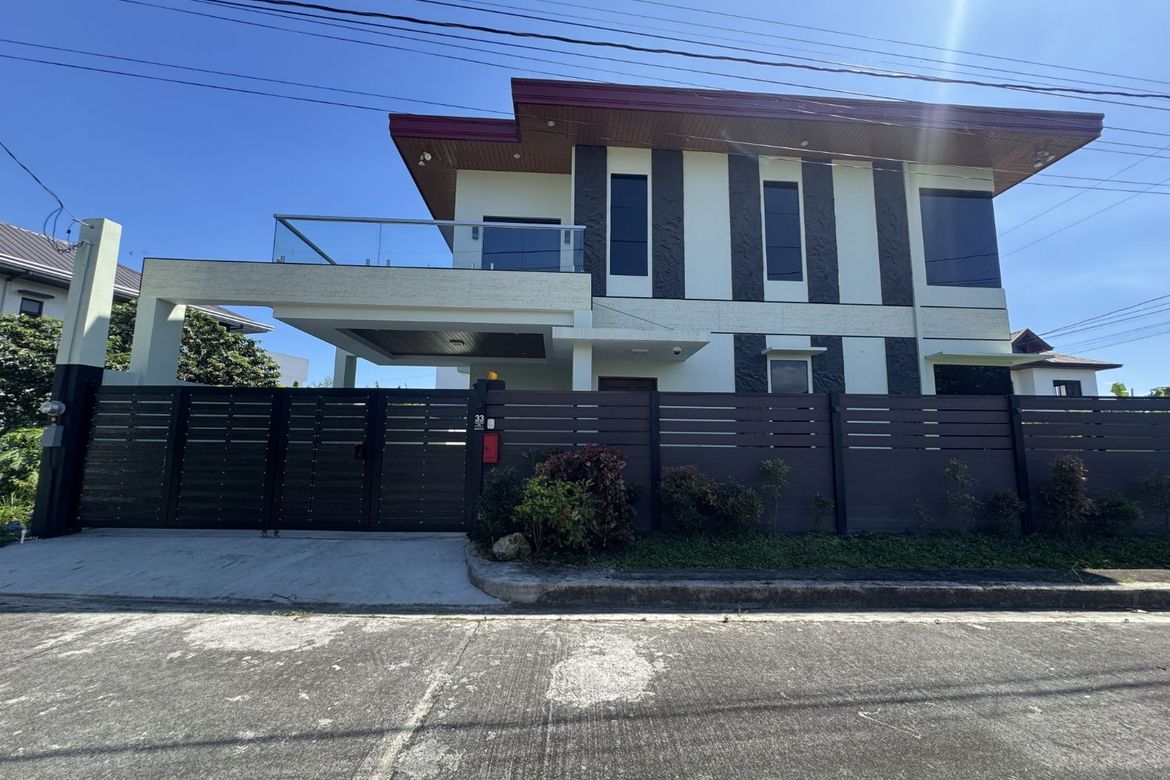 5 Bedroom House for Sale in Anabu II-D, Imus, Cavite