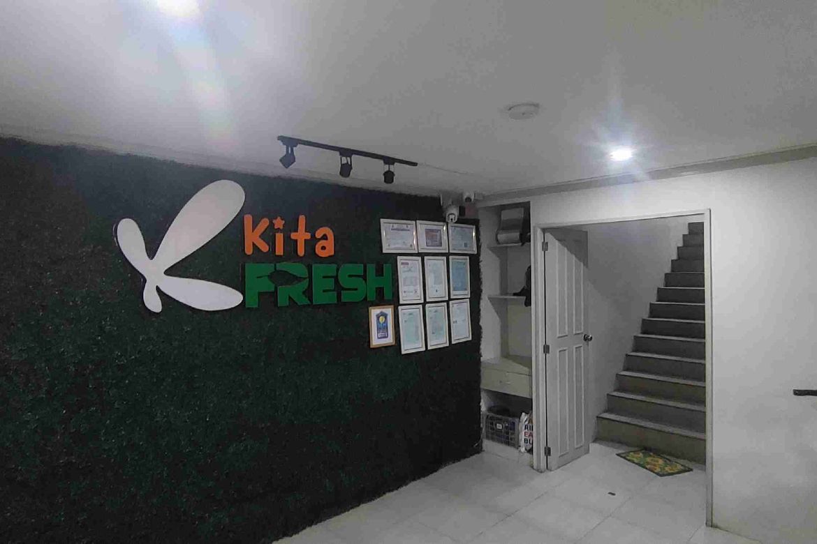 5 Bedroom House for Sale in Apolonio Samson, Quezon City, Metro Manila near LRT-1 Roosevelt – photo 7