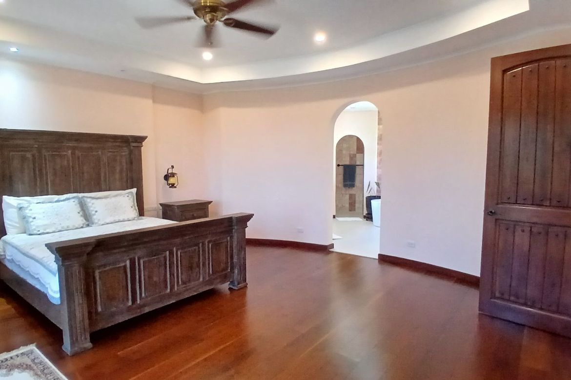 5 Bedroom House for Sale in Ayala Greenfield Estates, Maunong, Calamba, Laguna – photo 4