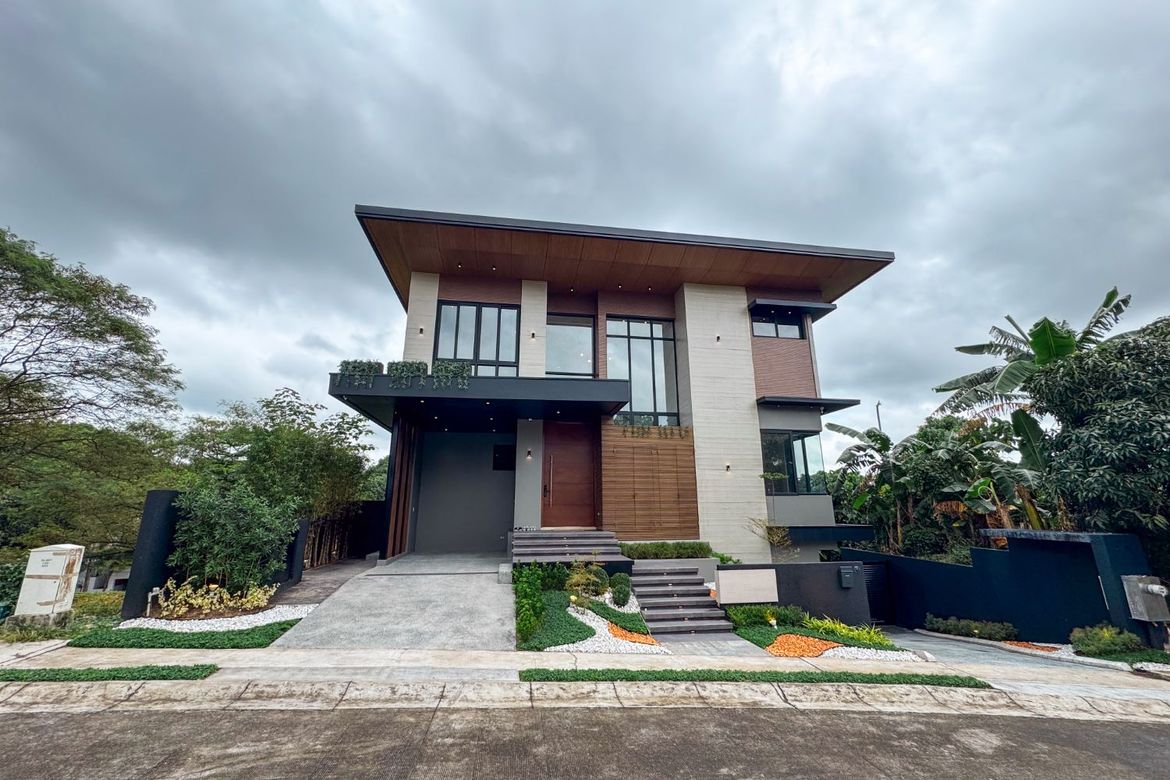 5 Bedroom House for Sale in Ayala Westgrove Heights, Inchican, Silang, Cavite