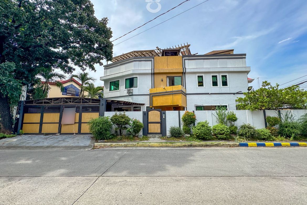 5 Bedroom House for Sale in Bacoor, Cavite