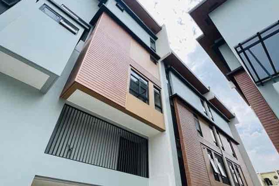 5 Bedroom House for Sale in Bagong Silang, Mandaluyong, Metro Manila