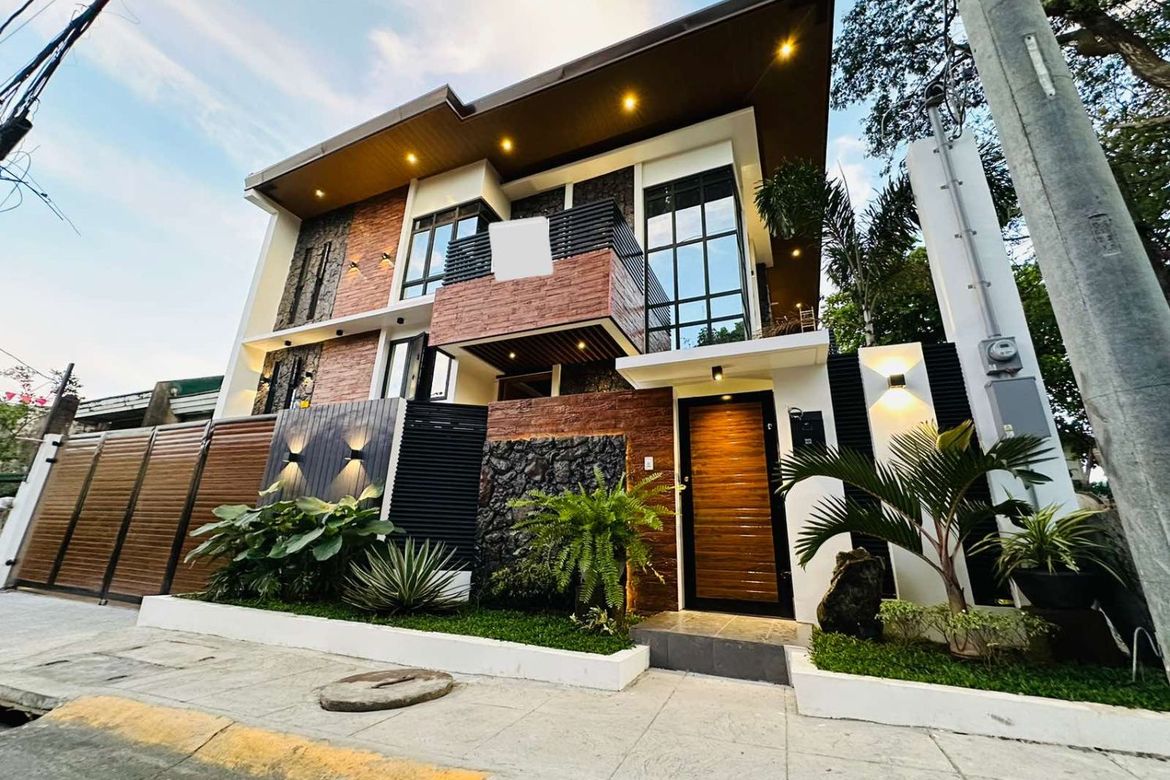 5 Bedroom House for Sale in Bagong Silangan, Quezon City, Metro Manila
