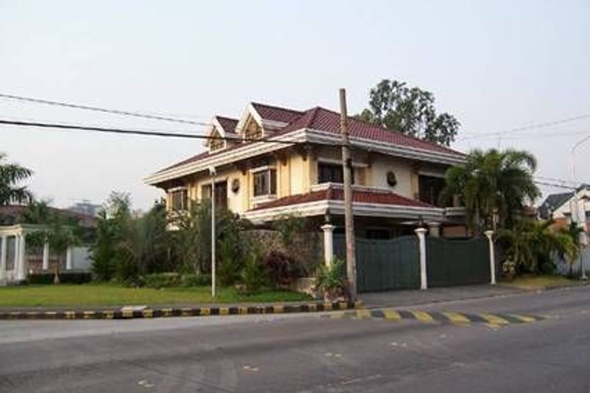 5 Bedroom House for Sale in Bagumbayan, Quezon City, Metro Manila
