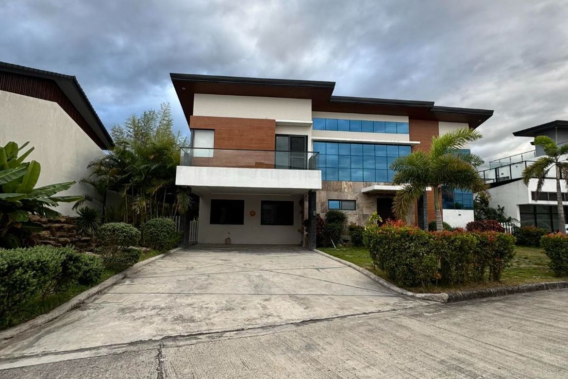 5 Bedroom House for Sale in Balibago, Angeles, Pampanga