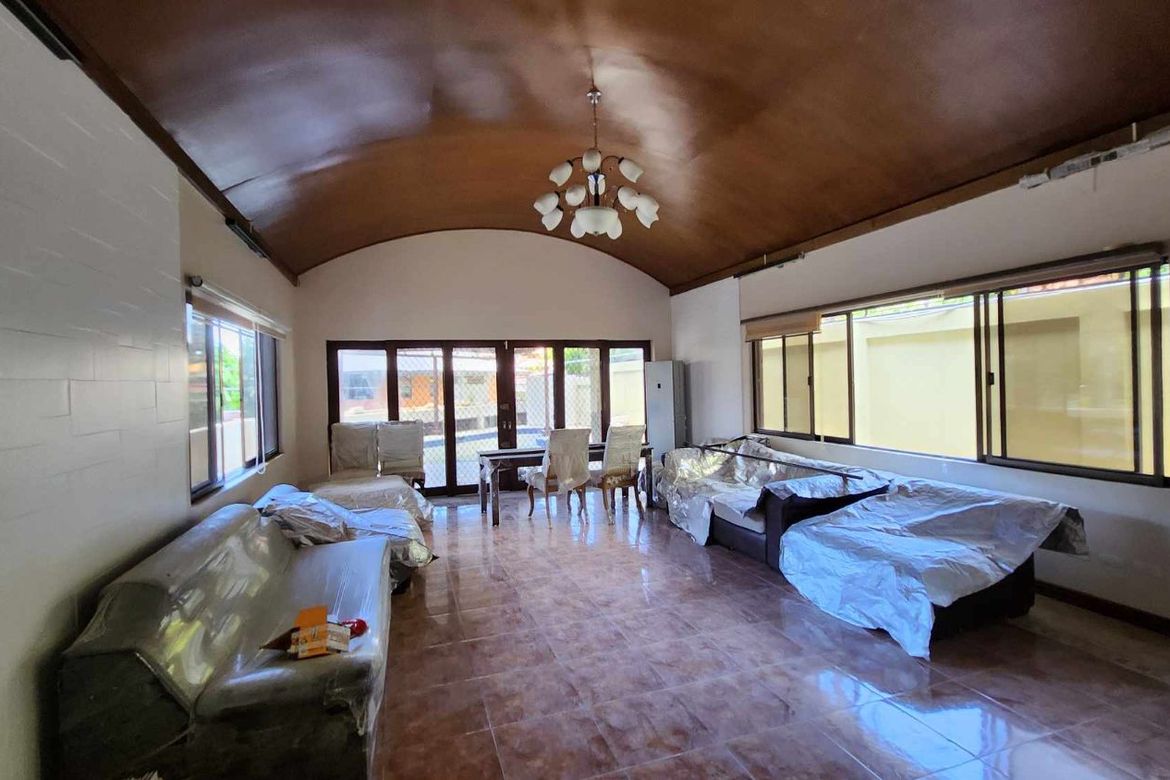 5 Bedroom House for Sale in Banilad, Cebu City, Cebu