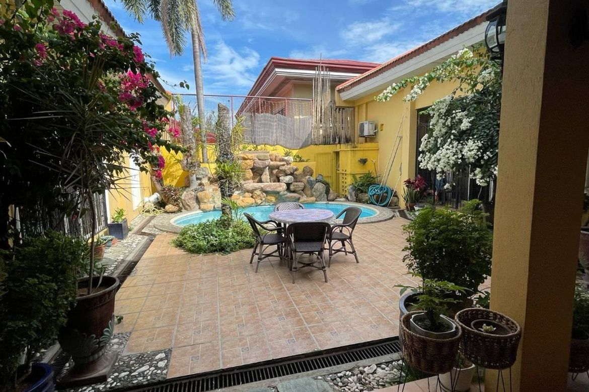 5 Bedroom House for Sale in Banilad, Cebu City, Cebu