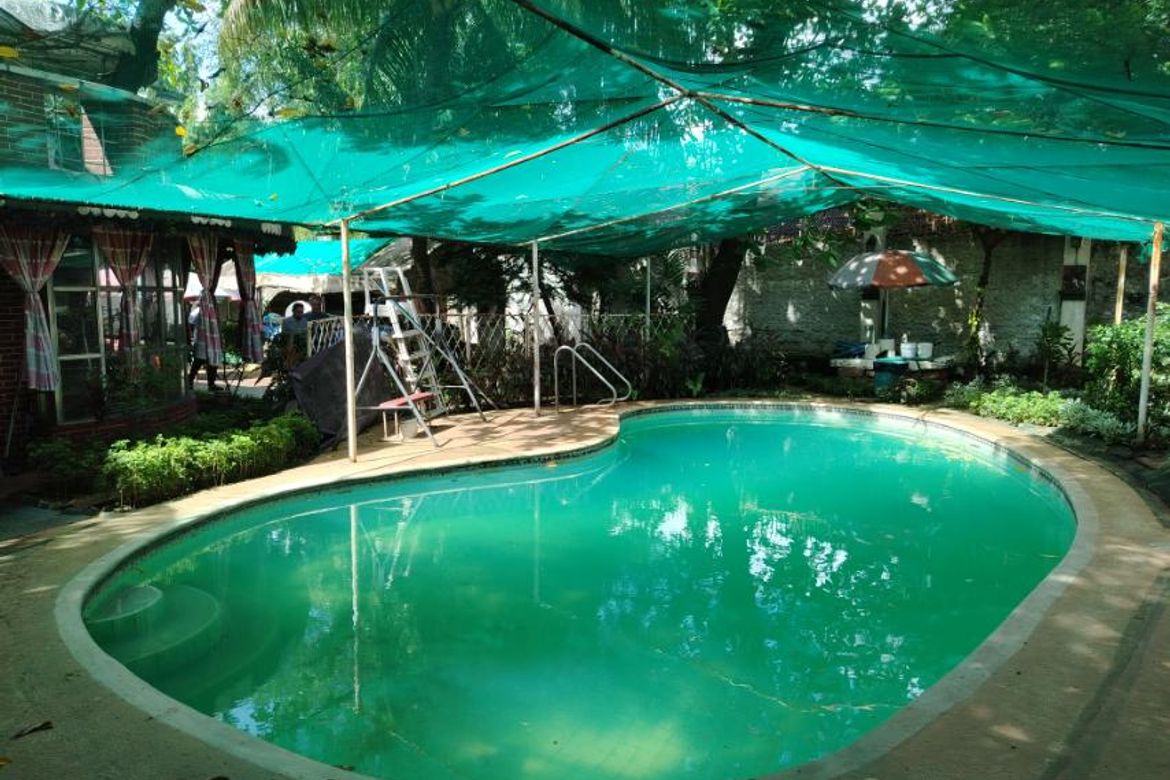 5 Bedroom House for Sale in Barangay 114, Pasay, Metro Manila near MRT-3 Taft Avenue