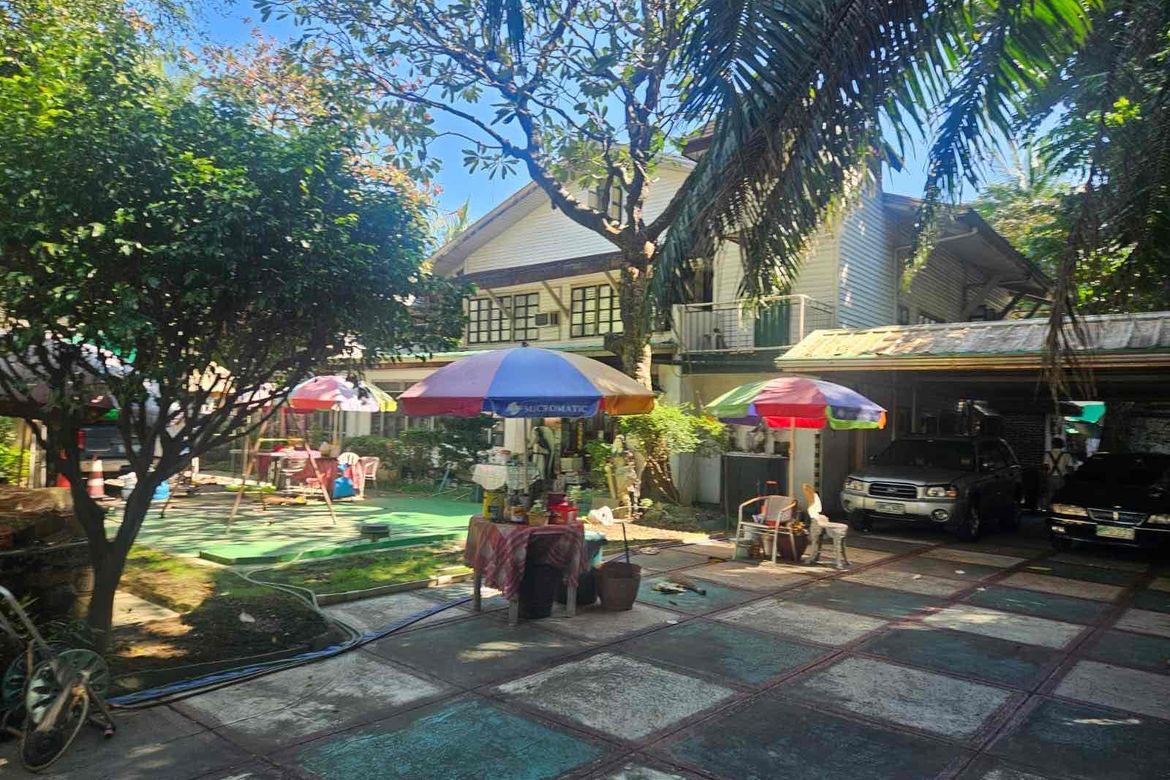 5 Bedroom House for Sale in Barangay 114, Pasay, Metro Manila near MRT-3 Taft Avenue