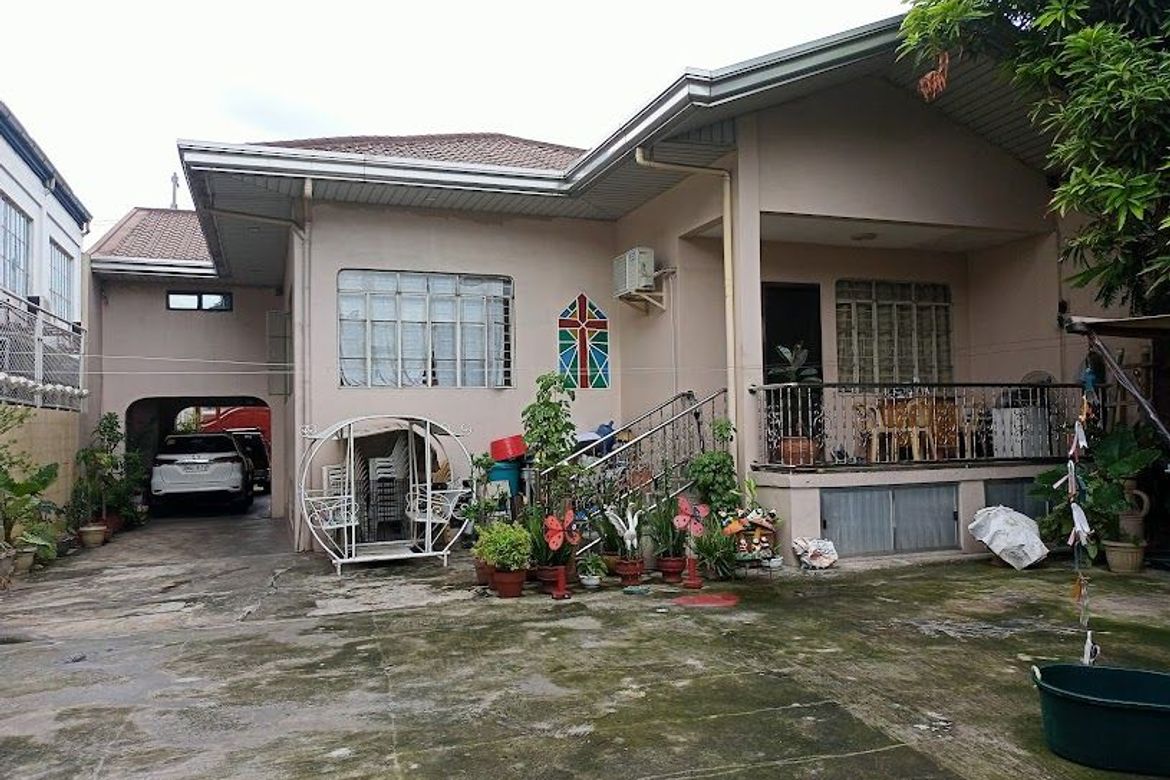 5 Bedroom House for Sale in Barangay 13, Caloocan, Metro Manila