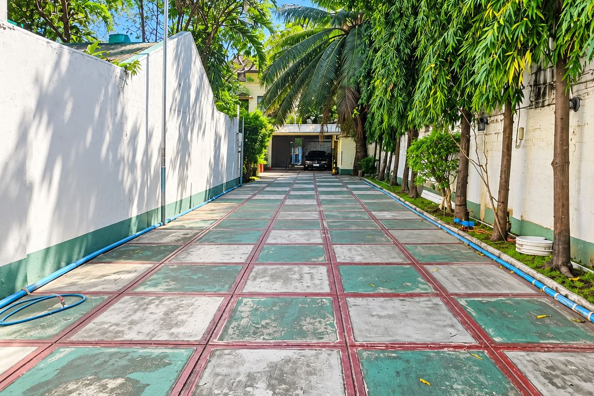 5 Bedroom House for Sale in Barangay 141, Pasay, Metro Manila near MRT-3 Taft Avenue – photo 7