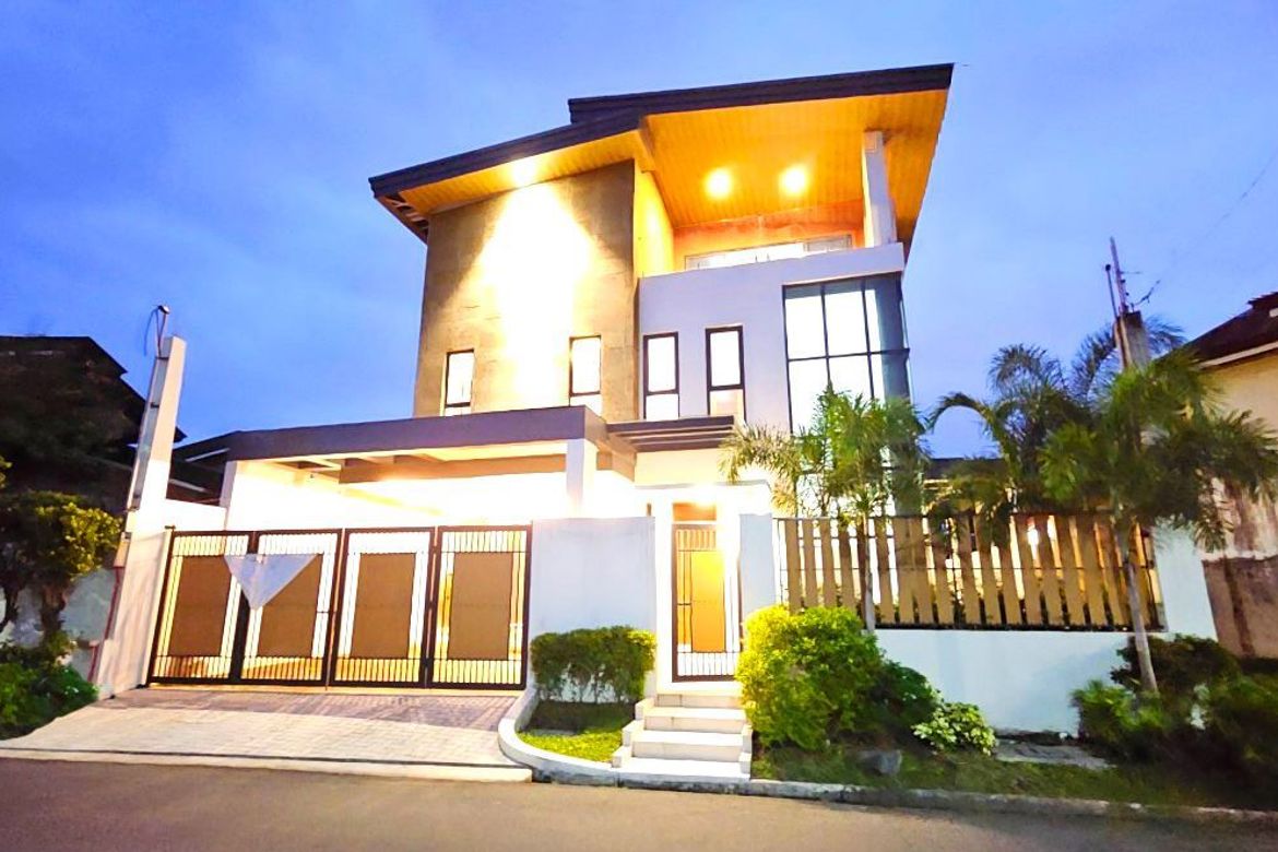 5 Bedroom House for Sale in Barangay 201, Pasay, Metro Manila