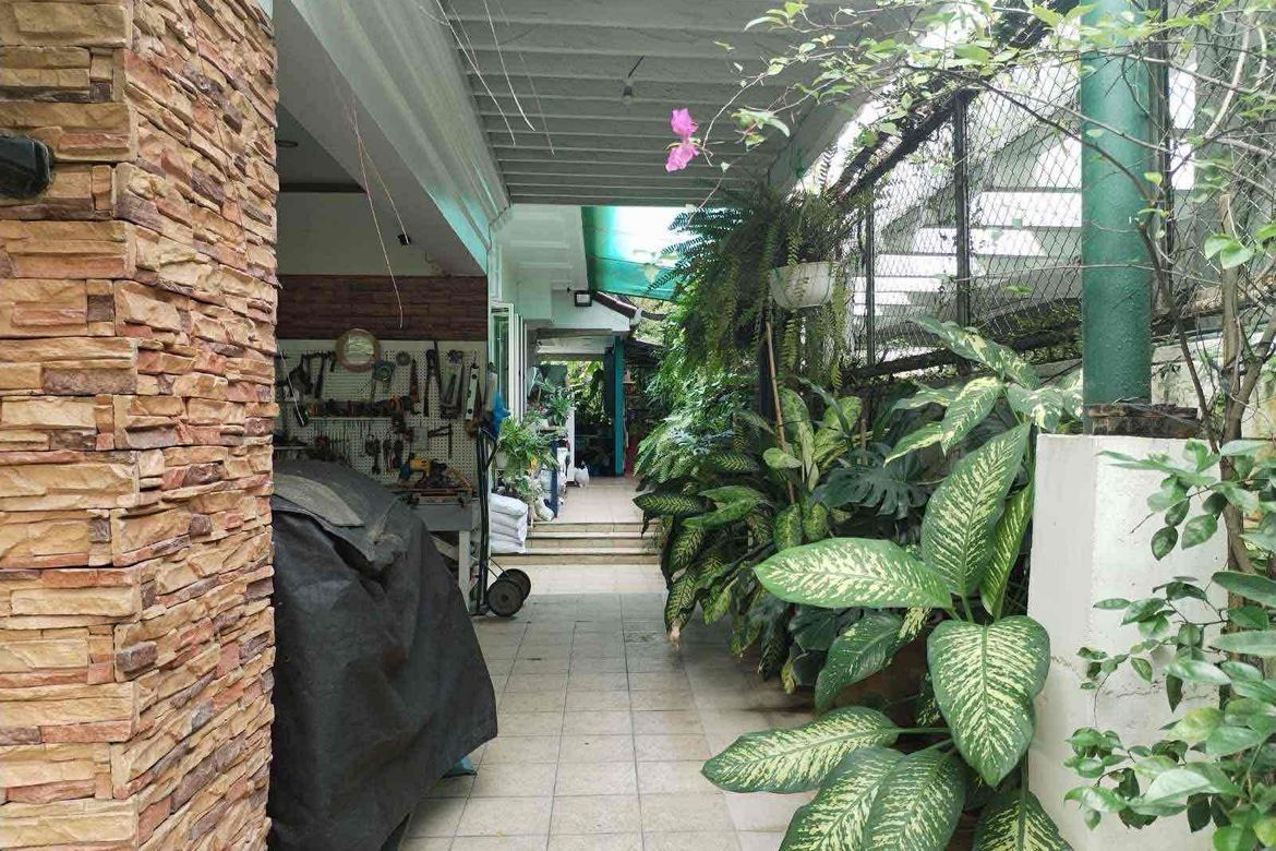 5 Bedroom House for Sale in Barangay 76, Pasay, Metro Manila near LRT-1 Libertad – photo 3