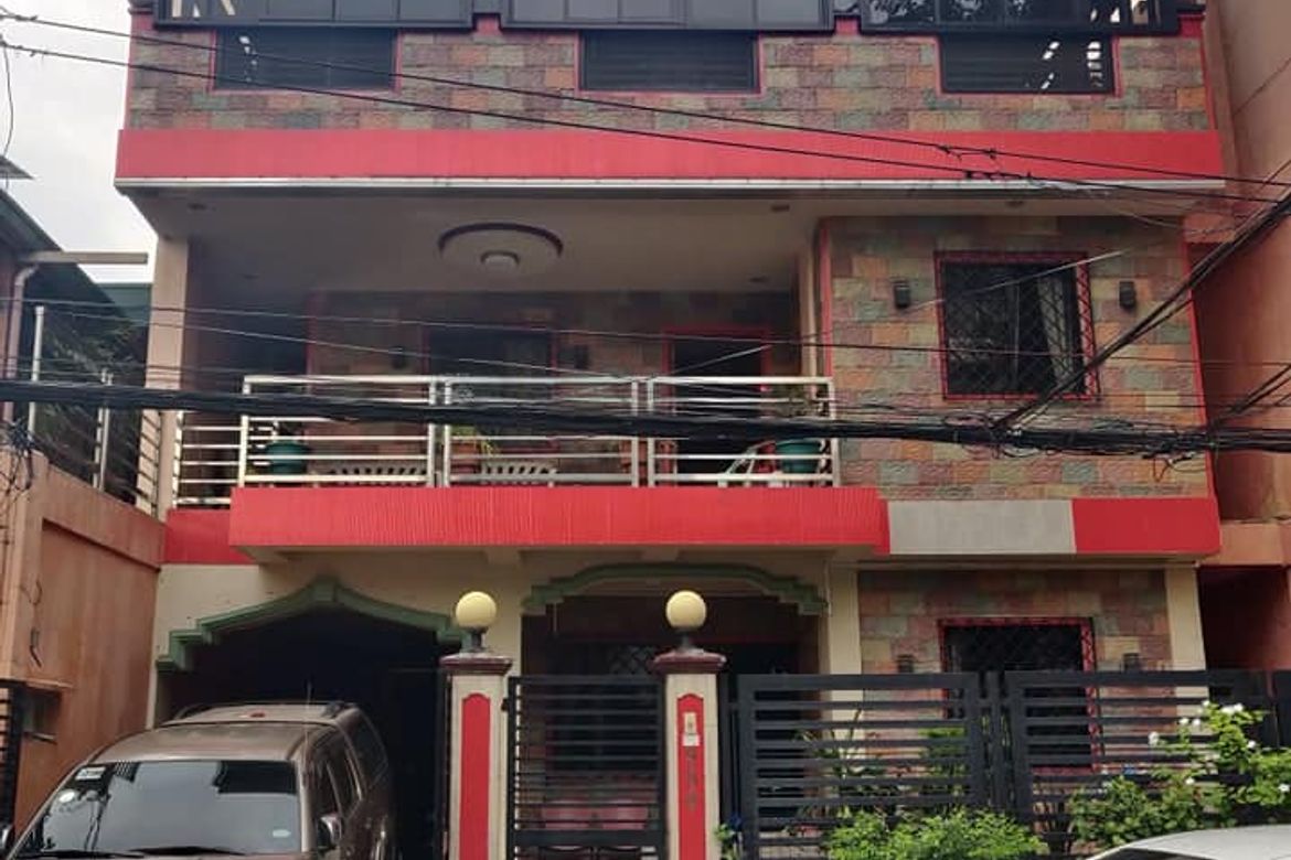 5 Bedroom House for Sale in Barangka Drive, Mandaluyong, Metro Manila near MRT-3 Boni