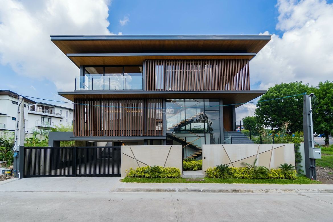 5 Bedroom House for Sale in Batasan Hills, Quezon City, Metro Manila