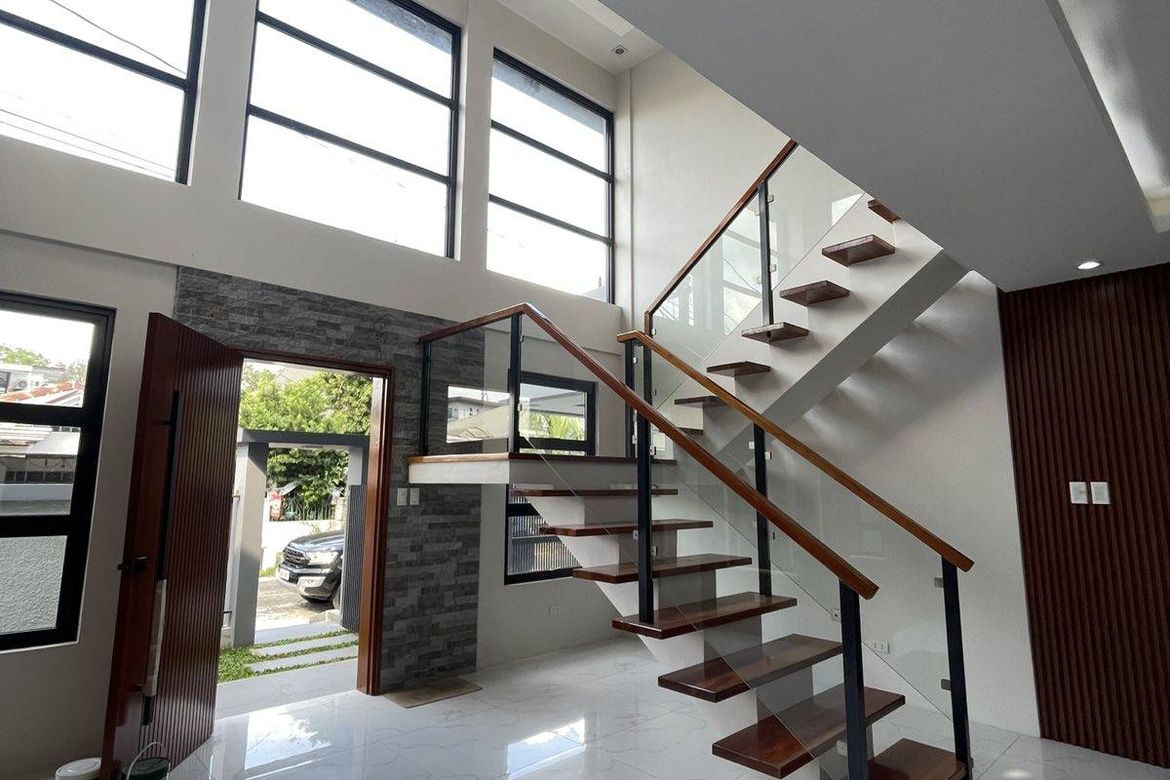 5 Bedroom House for Sale in Batasan Hills, Quezon City, Metro Manila – photo 4