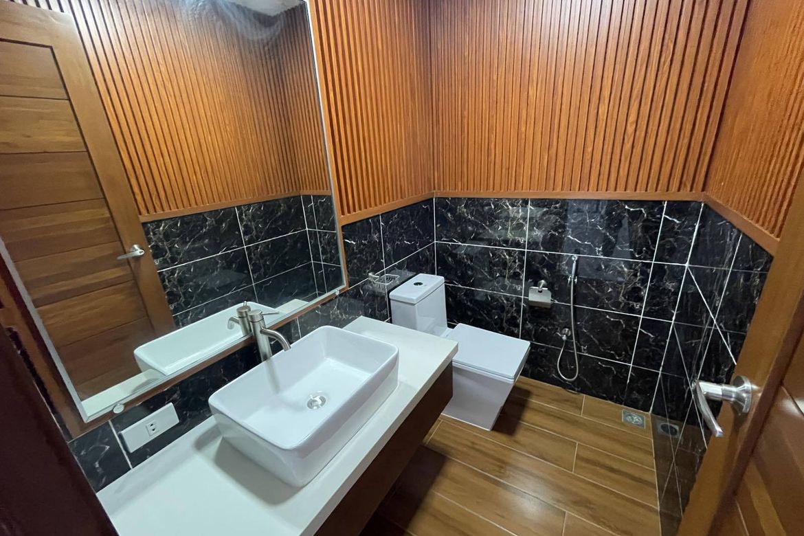 5 Bedroom House for Sale in Batasan Hills, Quezon City, Metro Manila – photo 7