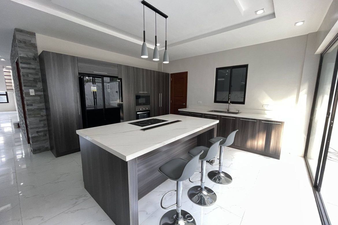 5 Bedroom House for Sale in Batasan Hills, Quezon City, Metro Manila – photo 8