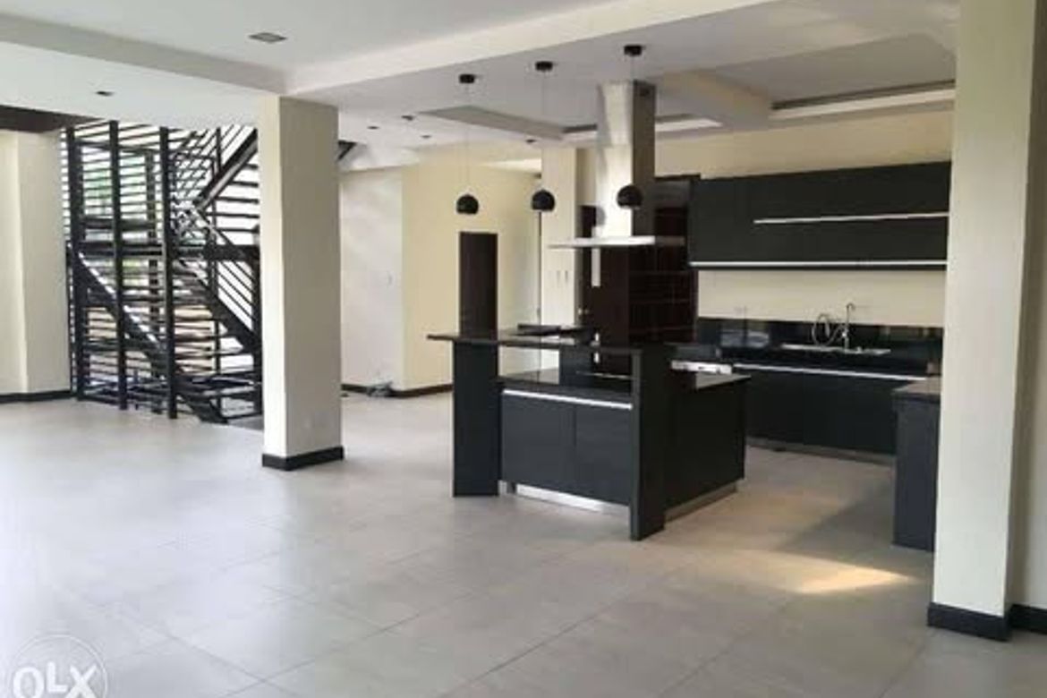 5 Bedroom House for Sale in Batasan Hills, Quezon City, Metro Manila – photo 2
