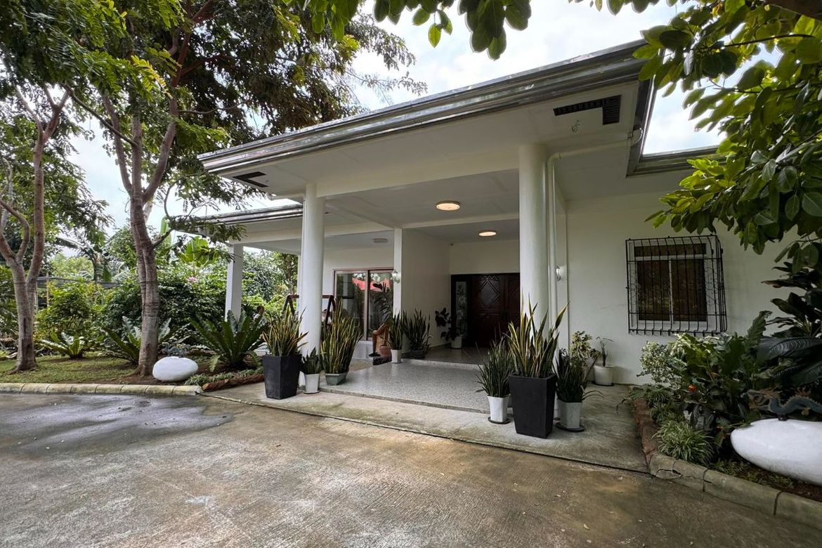 5 Bedroom House for Sale in Bayorbor, Mataas na Kahoy, Batangas – photo 2